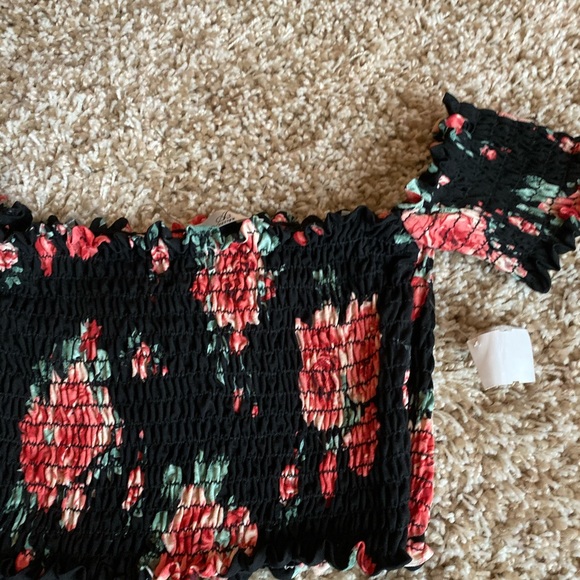 Floral off-shoulder crop top - Picture 2 of 5